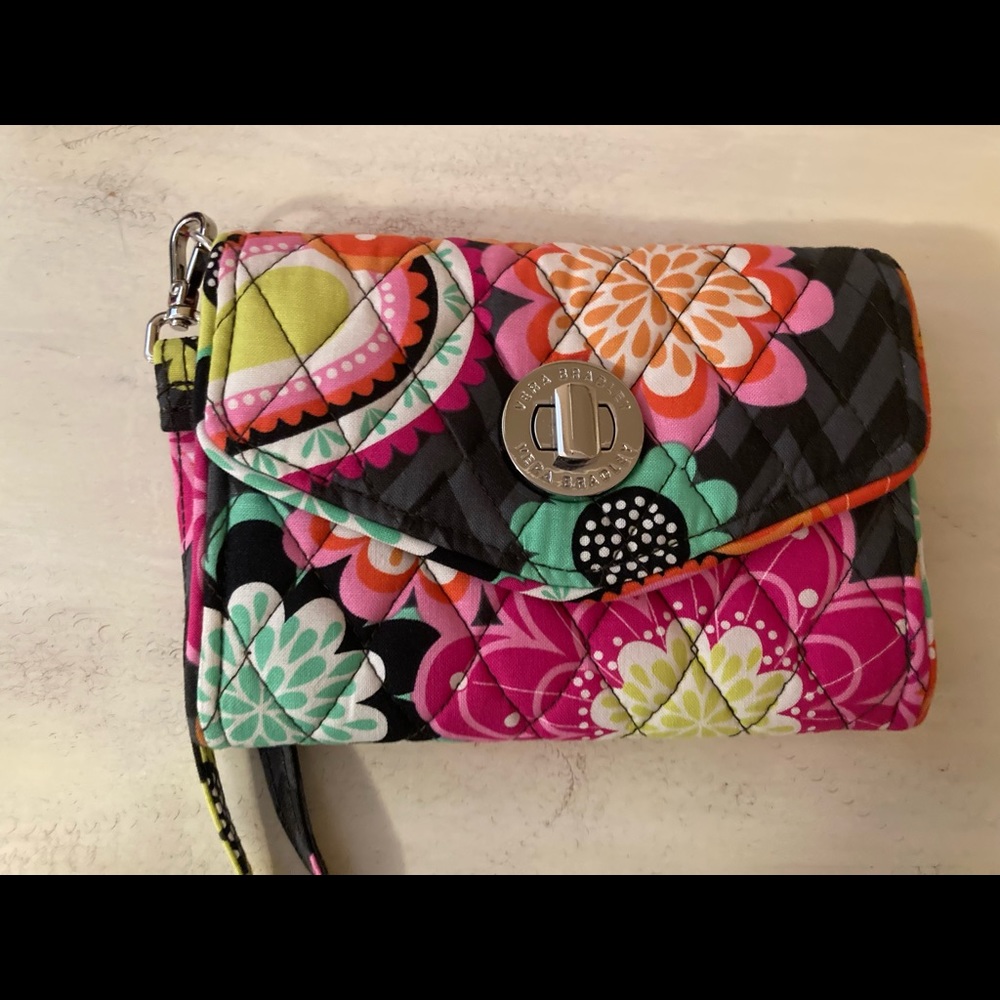 Turn lock wallet